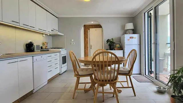 Atemberaubende Villa mit Pool und Panoramablick auf die Bucht — photo 11